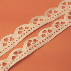 Chantilly Milky Lace (CH#111)